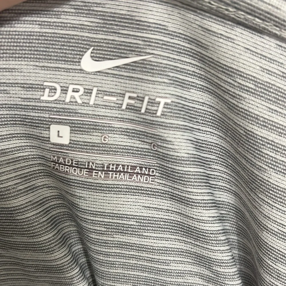 Nike Gray Short Sleeve Tee for Everyday Comfort - Picture 6 of 6